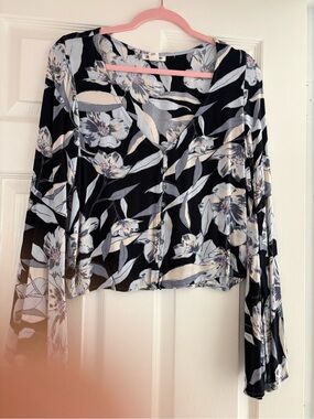 Buckle Black Floral Button-Front V-Neck Blouse